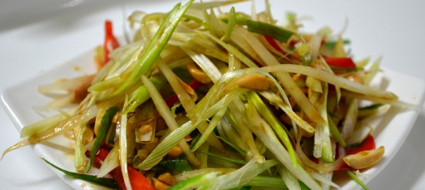 raw papaya salad